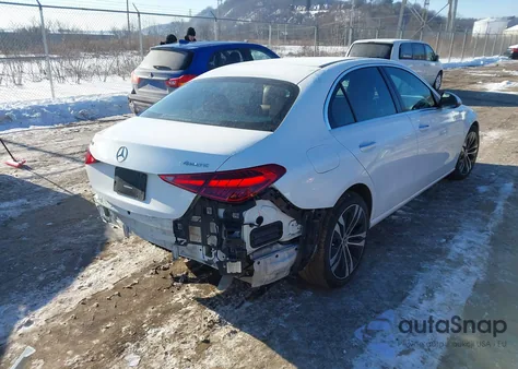 2022 Mercedes-Benz C 300 4Matic z USA, uszkodzony, nr VIN W1KAF4HB1NR034005